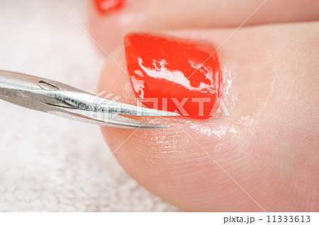 pedicure process macro closeup 11333613