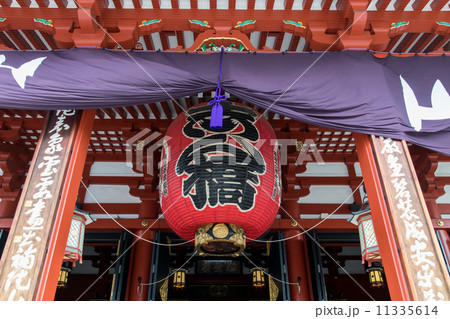 浅草寺本堂の大提灯 11335614
