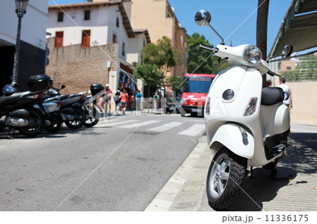 Vespa  scooter 11336175