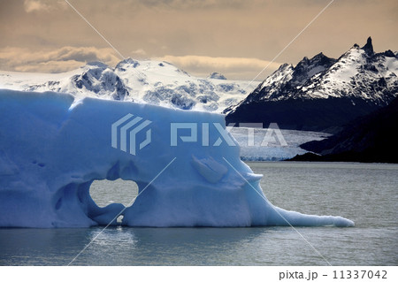 Iceberg - San Rafael Glacier - Chile Iceberg - San Rafael Glacier - Chile 11337042