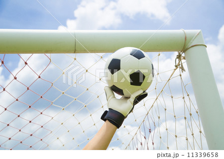 Goalkeeper used hands for catches the ball 11339658