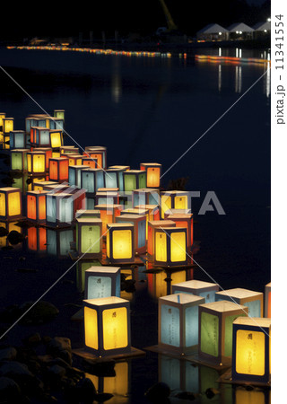 灯ろう流し　和歌山　紀ノ川祭り 11341554