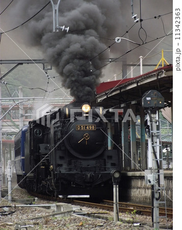 上越線に蒸気機関車はしる 11342363