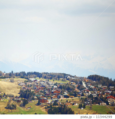 chalet in mountains 11344299