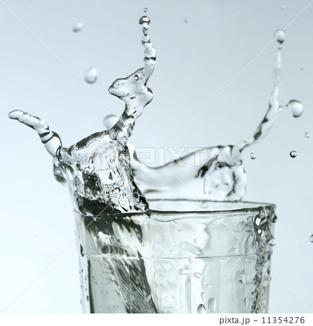 splash in glass 11354276