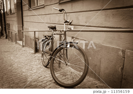 Classic vintage retro city bicycle 11356159