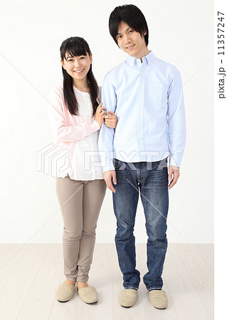 ラブラブカップル 新婚夫婦 男女 ラブラブカップル 新婚夫婦 男女 11357247