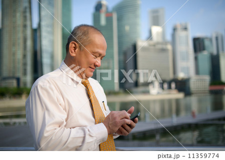 Businessman using phone 11359774