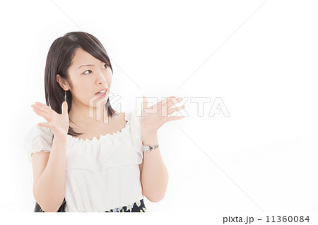 爽やかな夏服を着たお洒落な女の子 爽やかな夏服を着たお洒落な女の子 11360084