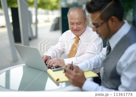 Businessman having discussion using computer Businessman having discussion using computer 11361778