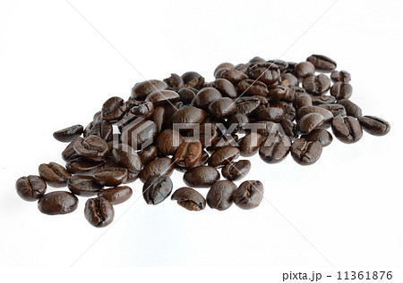 Coffee beans isolated on white 11361876