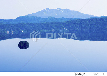 摩周湖と斜里岳 11365934