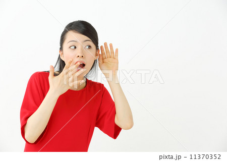 聞き耳・若い女性 聞き耳・若い女性 11370352