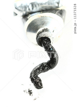 black paint 11373328