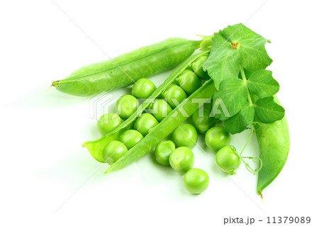 isolated peas isolated peas 11379089