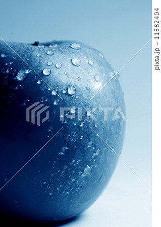 green fresh apple 11382404