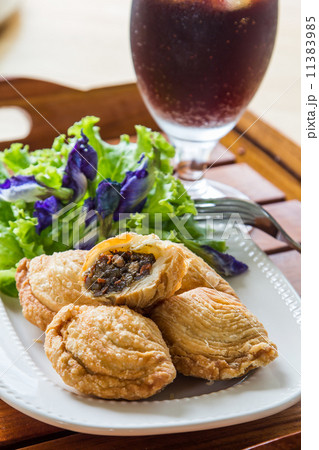 Pastry samosas 11383985