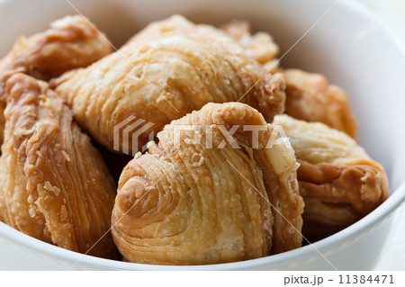 Pastry samosas 11384471