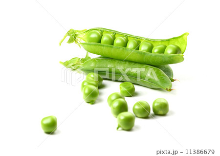 isolated peas isolated peas 11386679