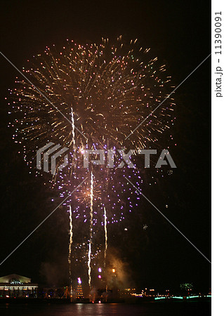 fireworks at night Saint-Petersburg 11390091