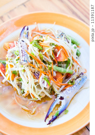 Thai papaya spicy salad on in the the beach restaurant, Som Tum Thai papaya spicy salad on in the the beach restaurant, Som Tum 11391187