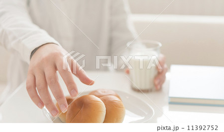 菓子パン　 11392752