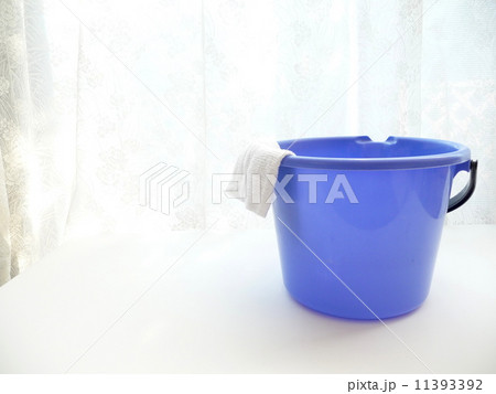 青いバケツとタオル雑巾 青いバケツとタオル雑巾 11393392