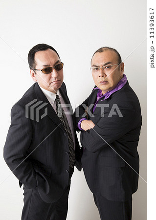 強面の男性　2人 11393617