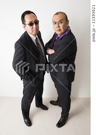 強面の男性　2人 11393621