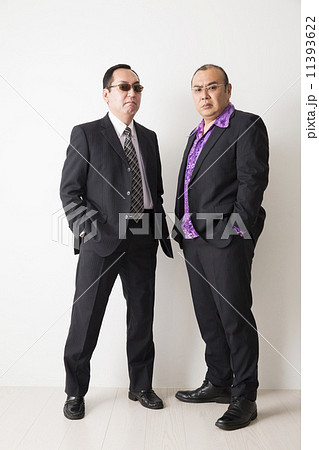 強面の男性　2人 11393622