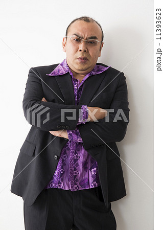 強面の男性 11393623