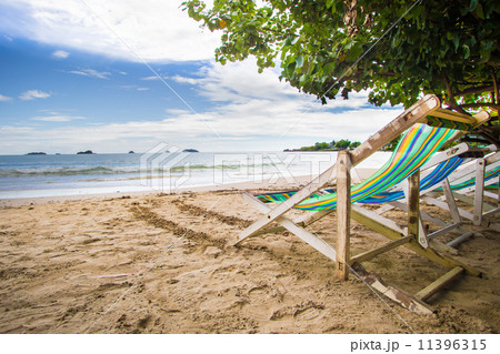 Wooden chairs rest at the beach Wooden chairs rest at the beach 11396315