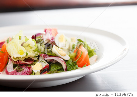vegetable salad with egg 11396778