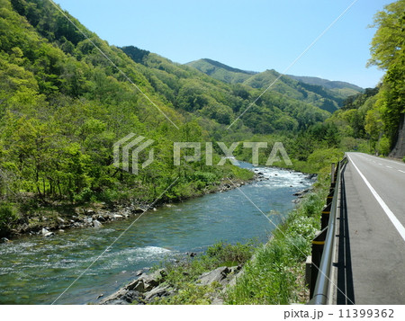深緑の山と川 深緑の山と川 11399362