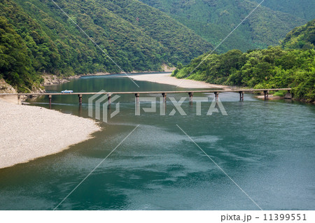 四万十川に架かる沈下橋 11399551