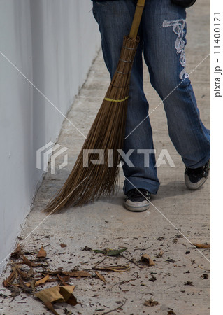 Sweepers garbage. 11400121