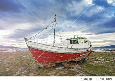 Old ship on a beach at sunset. 11401609