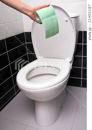 Hand with toilet paper 11403187