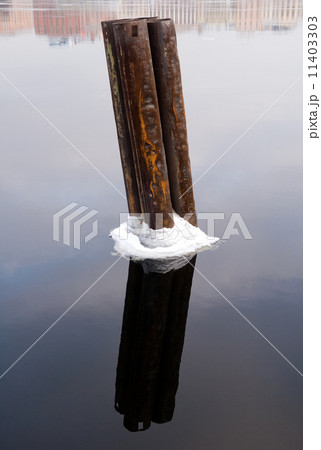 Old rusted mooring post with rope on Neva river, Saint-Petersburg, Russia 11403303