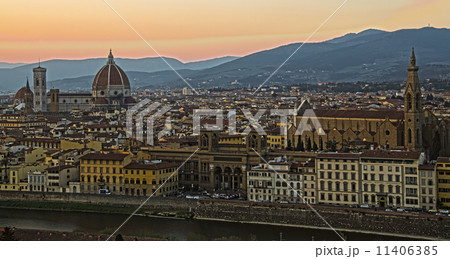 Beautiful sunset over the river Arno in Florence, Italy, 11406385