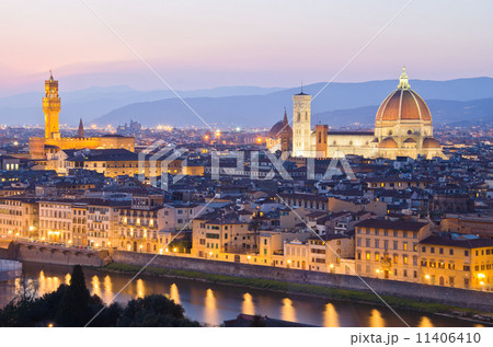 Beautiful sunset over the river Arno in Florence, Italy, Beautiful sunset over the river Arno in Florence, Italy, 11406410