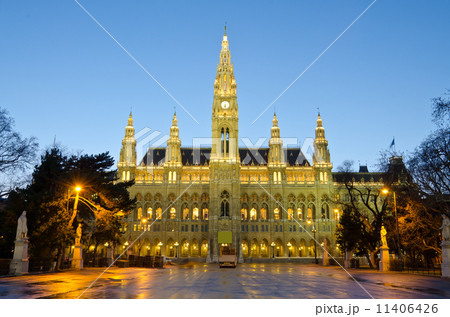 Vienna's Town Hall (Rathaus) Vienna's Town Hall (Rathaus) 11406426