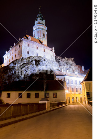 Krumlov Castle at night 11406430