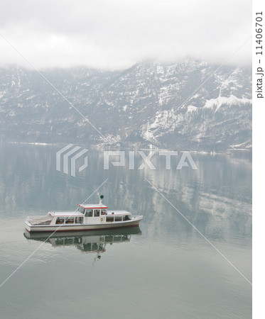A ferry in Hallstatt lake A ferry in Hallstatt lake 11406701