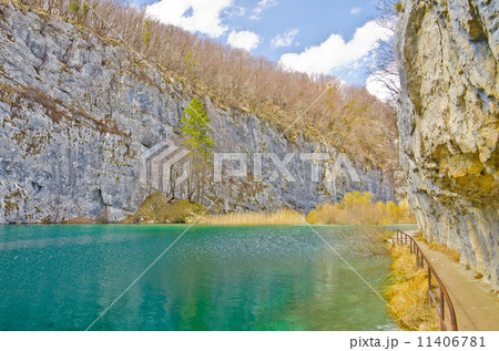 Breathtaking view in the Plitvice Lakes National Park, Croatia 11406781