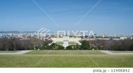 Schoenbrunn Palace in Vienna, Austria 11406842