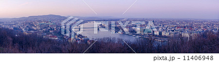 Panoramic view of Budapest, Hungary 11406948