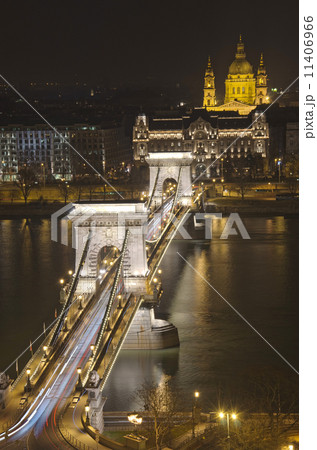 Chain Bridge and St. Stephen's Basilica Chain Bridge and St. Stephen's Basilica 11406966