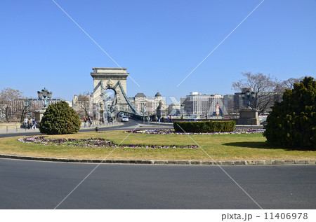 BUDAPEST - CIRCA MAR 2012: Tourists visit Chain Bridge on 21st M BUDAPEST - CIRCA MAR 2012: Tourists visit Chain Bridge on 21st M 11406978