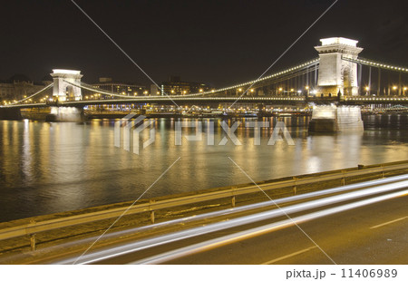 The Chain Bridge in Budapest 11406989
